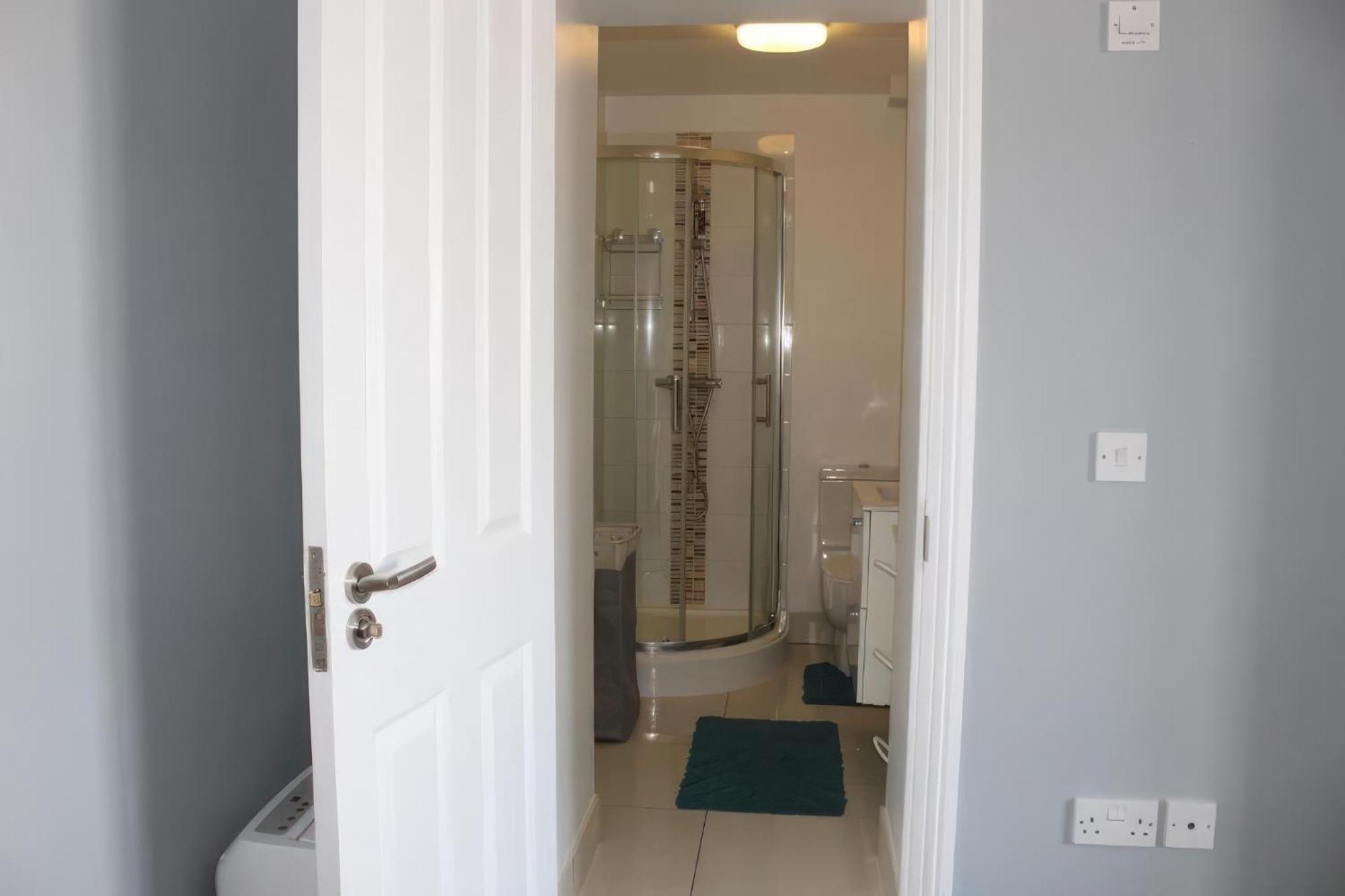 Lovely 2 Bed 2 Bath Flat With Free Parking Poole Zewnętrze zdjęcie