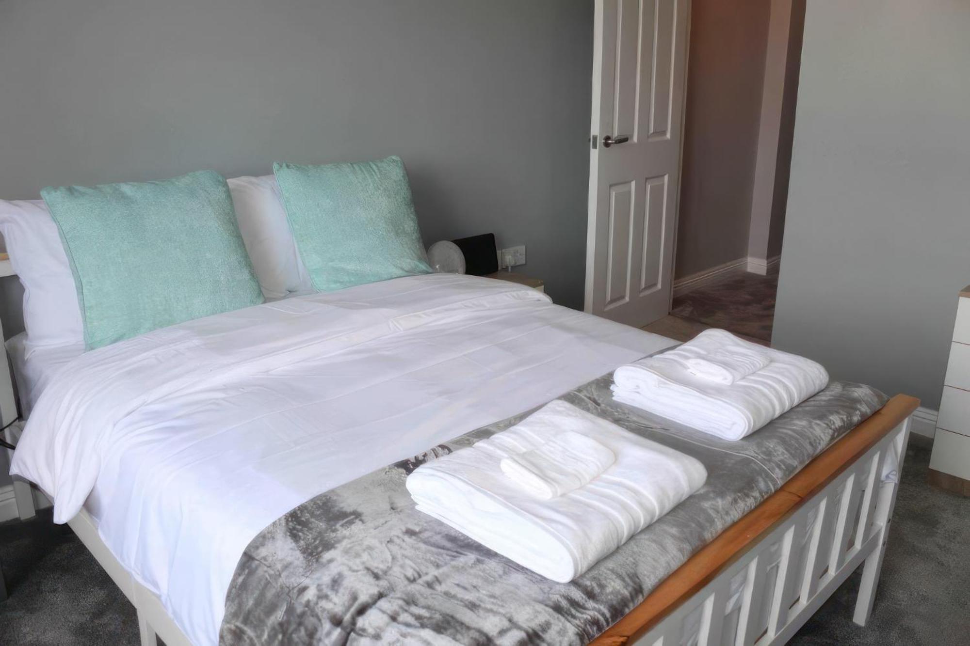 Lovely 2 Bed 2 Bath Flat With Free Parking Poole Zewnętrze zdjęcie