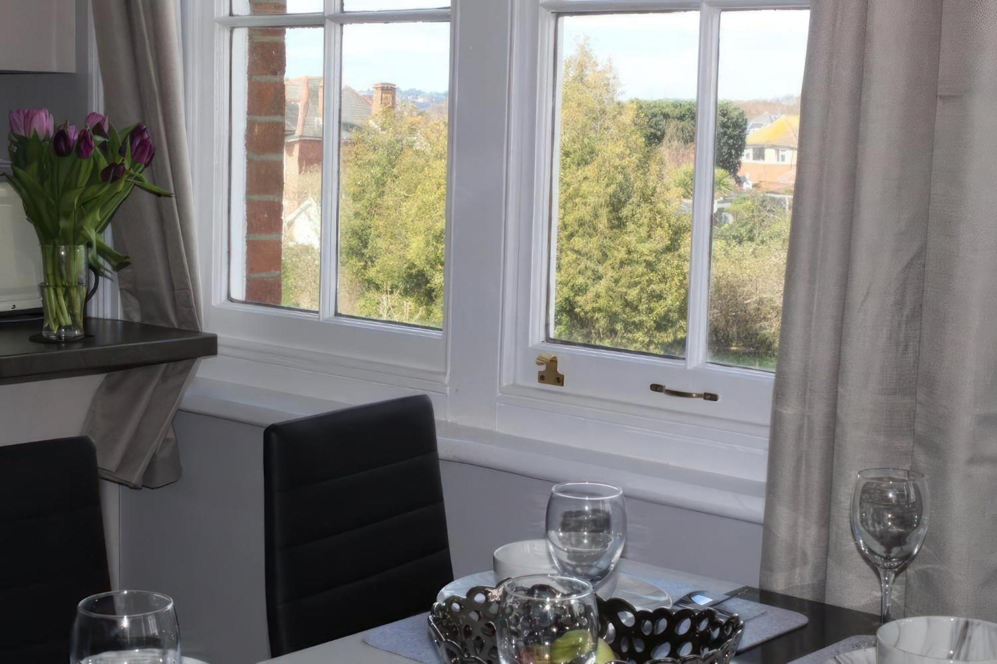 Lovely 2 Bed 2 Bath Flat With Free Parking Poole Zewnętrze zdjęcie