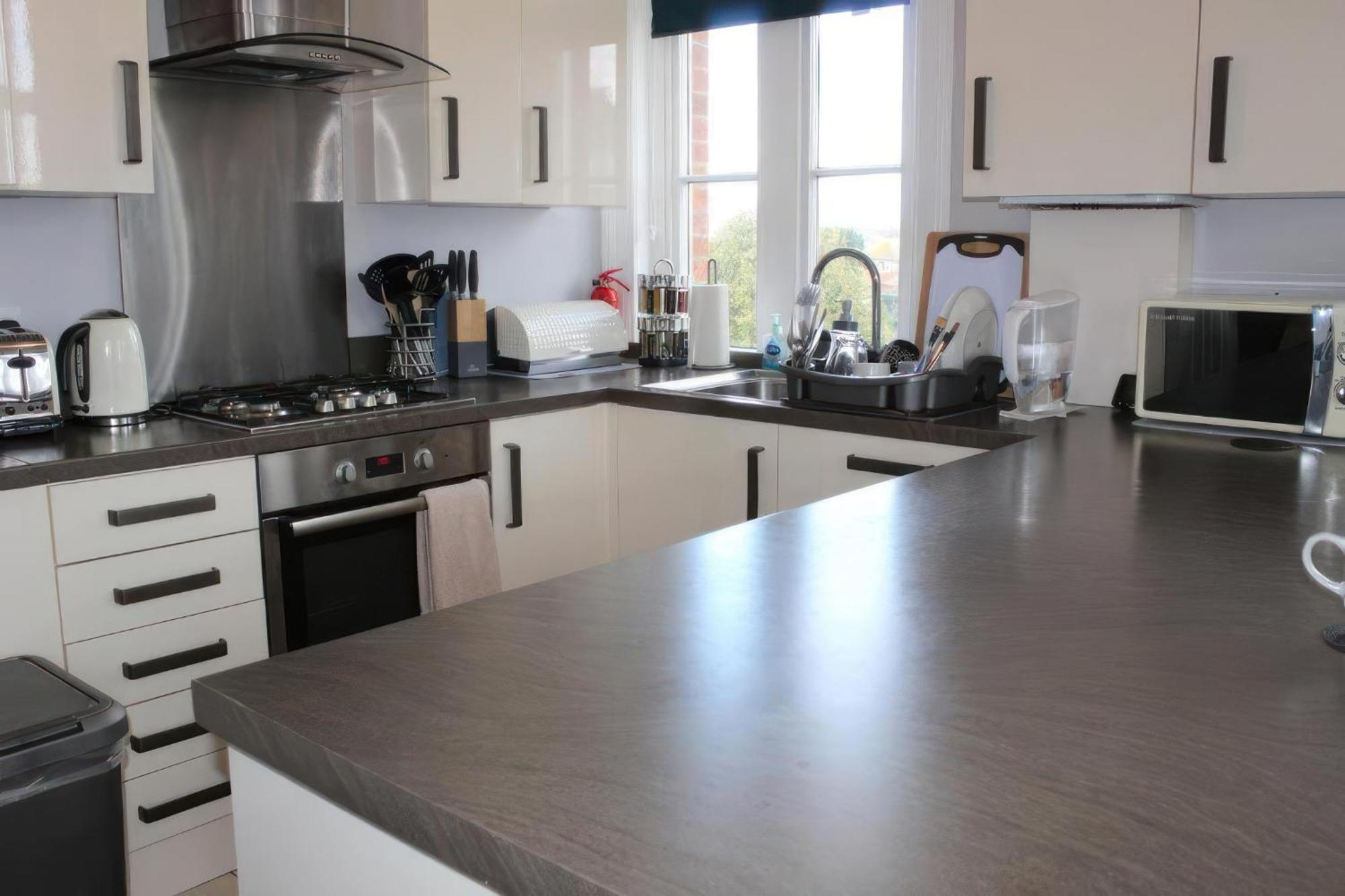 Lovely 2 Bed 2 Bath Flat With Free Parking Poole Zewnętrze zdjęcie