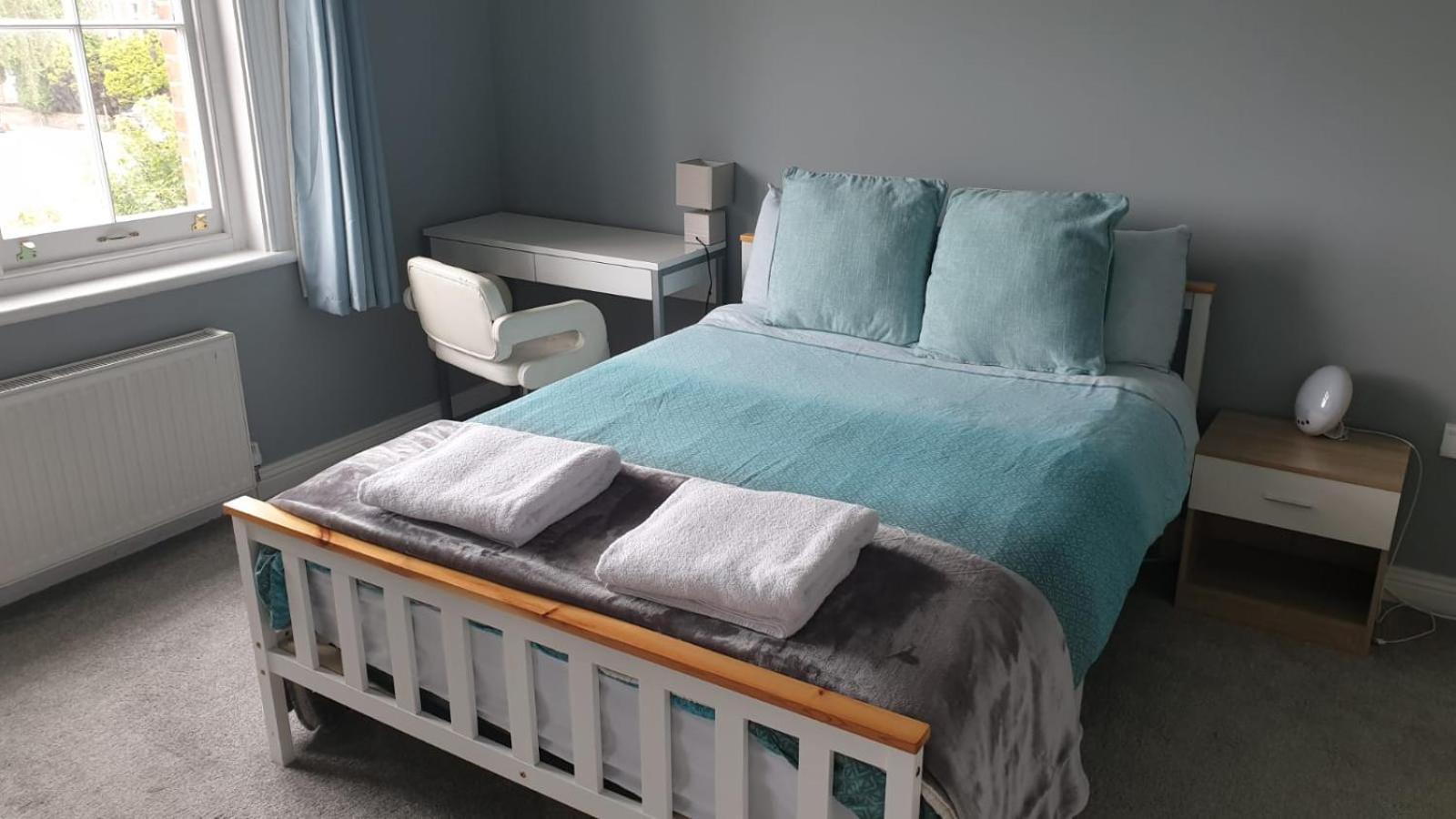Lovely 2 Bed 2 Bath Flat With Free Parking Poole Zewnętrze zdjęcie
